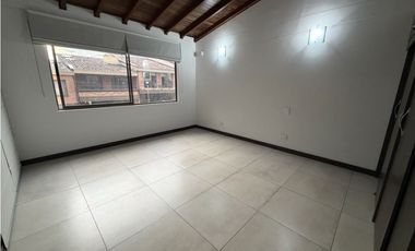 VENTA CASA EN ENVIGADO SECTOR LOMA DE BENEDICTINOS EN UNIDAD CERRADA