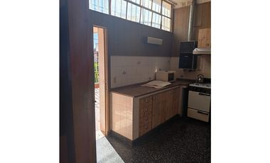 VENTA CASA DOS DORMITORIOS. ZONA COLEGIO SANTA ANA