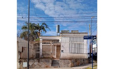 VENTA CASA DOS DORMITORIOS. ZONA COLEGIO SANTA ANA