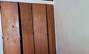 Casa en venta c/ cochera en Villa Jardín de Reyes