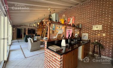 Inmejorable Sector de Florida, Solido Chalet Colonial, Lote 900m2