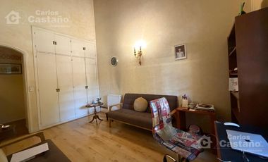 Inmejorable Sector de Florida, Solido Chalet Colonial, Lote 900m2