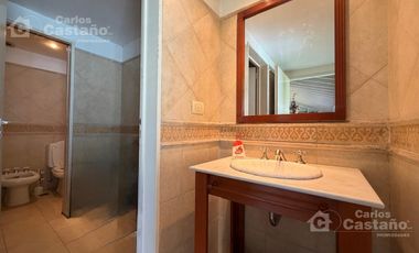 Inmejorable Sector de Florida, Solido Chalet Colonial, Lote 900m2