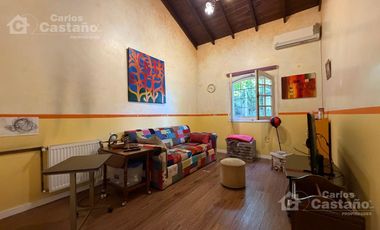 Inmejorable Sector de Florida, Solido Chalet Colonial, Lote 900m2