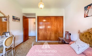 Casa 4 amb. de 199m2 tot. con Cochera y gran parque. San Carlos (Paso y Güemes)