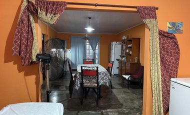 Casa Calle Caseros N 2256, entre calle Srorni y Arenales.