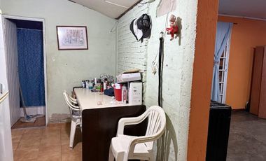 Casa Calle Caseros N 2256, entre calle Srorni y Arenales.
