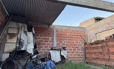 Casa Calle Caseros N 2256, entre calle Srorni y Arenales.