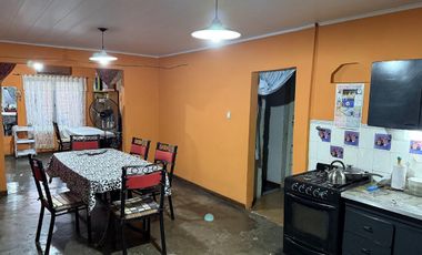 Casa Calle Caseros N 2256, entre calle Srorni y Arenales.