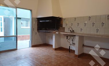 ALQUILER: CASA 3 DORMIT C/QUINCHO y PARRILLA- NEUQUEN CAPITAL - ZONA CENTRO OESTE