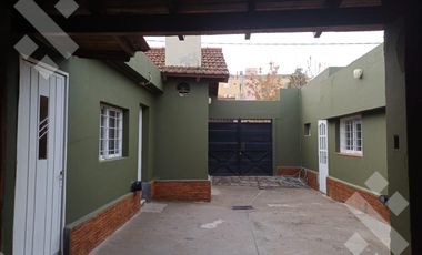 ALQUILER: CASA 3 DORMIT C/QUINCHO y PARRILLA- NEUQUEN CAPITAL - ZONA CENTRO OESTE