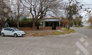 ALQUILER: CASA 3 DORMIT C/QUINCHO y PARRILLA- NEUQUEN CAPITAL - ZONA CENTRO OESTE