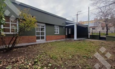 ALQUILER: CASA 3 DORMIT C/QUINCHO y PARRILLA- NEUQUEN CAPITAL - ZONA CENTRO OESTE