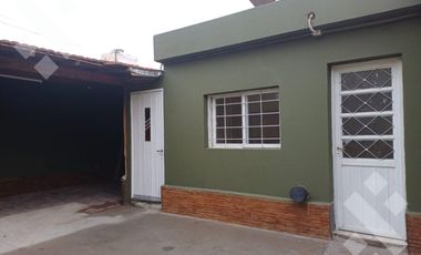 ALQUILER: CASA 3 DORMIT C/QUINCHO y PARRILLA- NEUQUEN CAPITAL - ZONA CENTRO OESTE