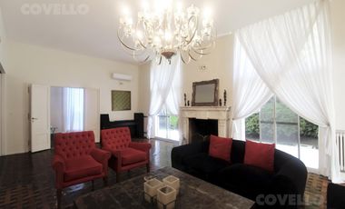 Venta casa de 7 ambientes - Barrio Parque