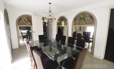Venta casa de 7 ambientes - Barrio Parque