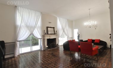 Venta casa de 7 ambientes - Barrio Parque