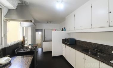Venta casa de 7 ambientes - Barrio Parque