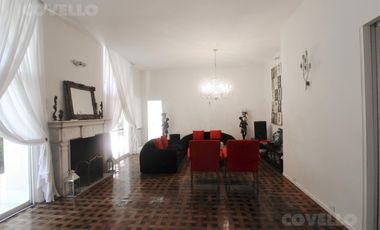 Venta casa de 7 ambientes - Barrio Parque