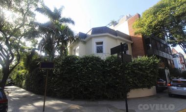 Venta casa de 7 ambientes - Barrio Parque