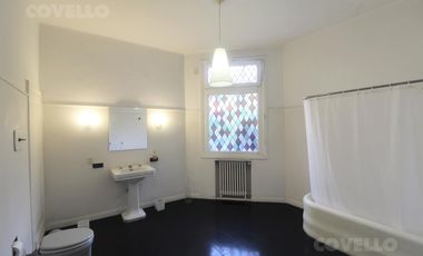 Venta casa de 7 ambientes - Barrio Parque