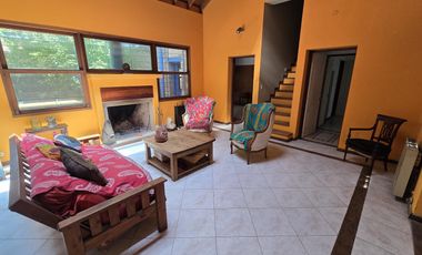 CASA DE 6 AMBIENTES EN VENTA SOBRE TERRENO DE 612M2 EN LA MEJOR ZONA DEL BAJO DE OLIVOS