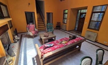 CASA DE 6 AMBIENTES EN VENTA SOBRE TERRENO DE 612M2 EN LA MEJOR ZONA DEL BAJO DE OLIVOS