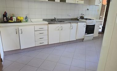 CASA DE 6 AMBIENTES EN VENTA SOBRE TERRENO DE 612M2 EN LA MEJOR ZONA DEL BAJO DE OLIVOS