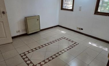 CASA DE 6 AMBIENTES EN VENTA SOBRE TERRENO DE 612M2 EN LA MEJOR ZONA DEL BAJO DE OLIVOS