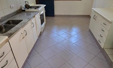 CASA DE 6 AMBIENTES EN VENTA SOBRE TERRENO DE 612M2 EN LA MEJOR ZONA DEL BAJO DE OLIVOS