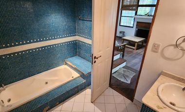 CASA DE 6 AMBIENTES EN VENTA SOBRE TERRENO DE 612M2 EN LA MEJOR ZONA DEL BAJO DE OLIVOS