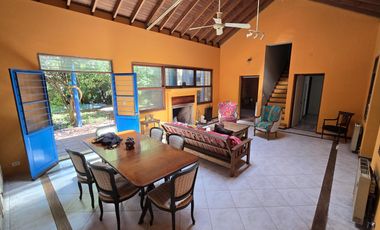CASA DE 6 AMBIENTES EN VENTA SOBRE TERRENO DE 612M2 EN LA MEJOR ZONA DEL BAJO DE OLIVOS