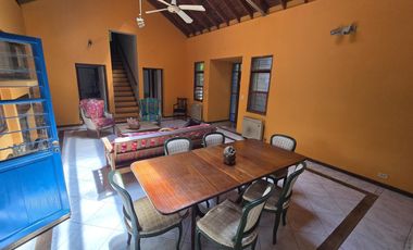 CASA DE 6 AMBIENTES EN VENTA SOBRE TERRENO DE 612M2 EN LA MEJOR ZONA DEL BAJO DE OLIVOS