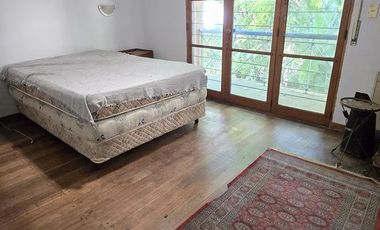 CASA DE 6 AMBIENTES EN VENTA SOBRE TERRENO DE 612M2 EN LA MEJOR ZONA DEL BAJO DE OLIVOS