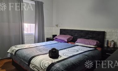 Venta casa para dos familias con cochera en Quilmes