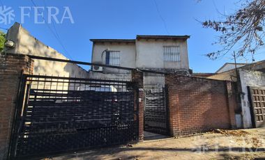 Venta casa para dos familias con cochera en Quilmes
