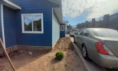 Casa en arriendo 3D-2B con estacionamiento en Mantagua