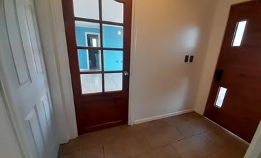Casa en arriendo 3D-2B con estacionamiento en Mantagua