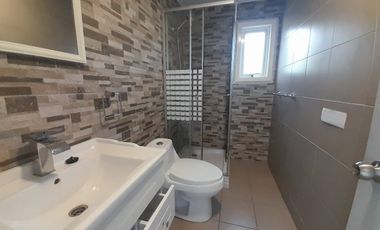 Casa en arriendo 3D-2B con estacionamiento en Mantagua