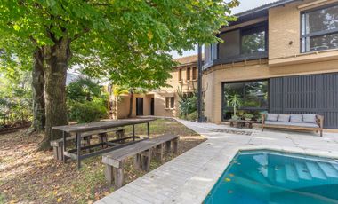 Casa en venta en el Boating Club, sobre 1040M2 lote, con amarra.