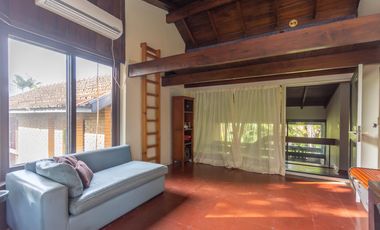 Casa en venta en el Boating Club, sobre 1040M2 lote, con amarra.