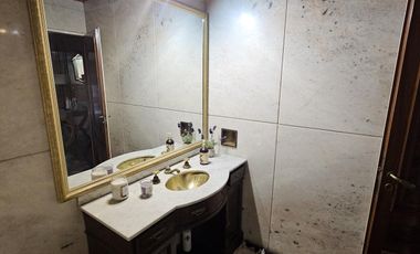 Imponente residencia en el corazón de Olivos.