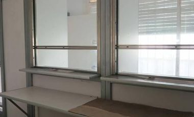 Edificio de oficinas entre medianeras de Arquitectura Clasica