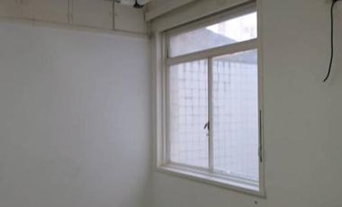 Edificio de oficinas entre medianeras de Arquitectura Clasica