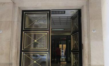 Edificio de oficinas entre medianeras de Arquitectura Clasica