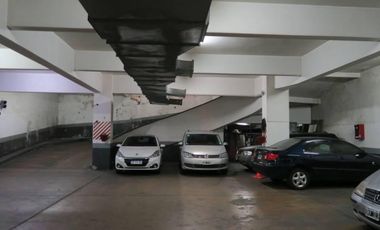 Edificio de oficinas entre medianeras de Arquitectura Clasica