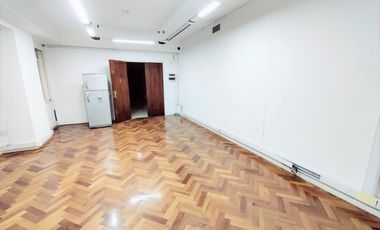 Edificio de oficinas entre medianeras de Arquitectura Clasica