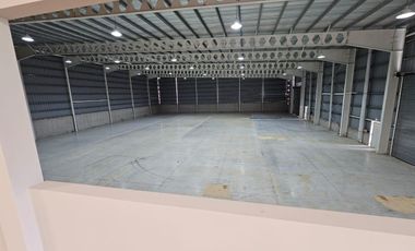 Venta nave con alquiler vigente en Micro Pi (Parque Industrial)