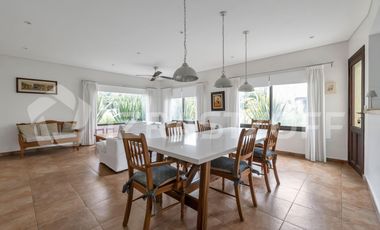 Casa en  Las Liebres  7 ambientes