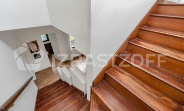 Casa en  Las Liebres  7 ambientes